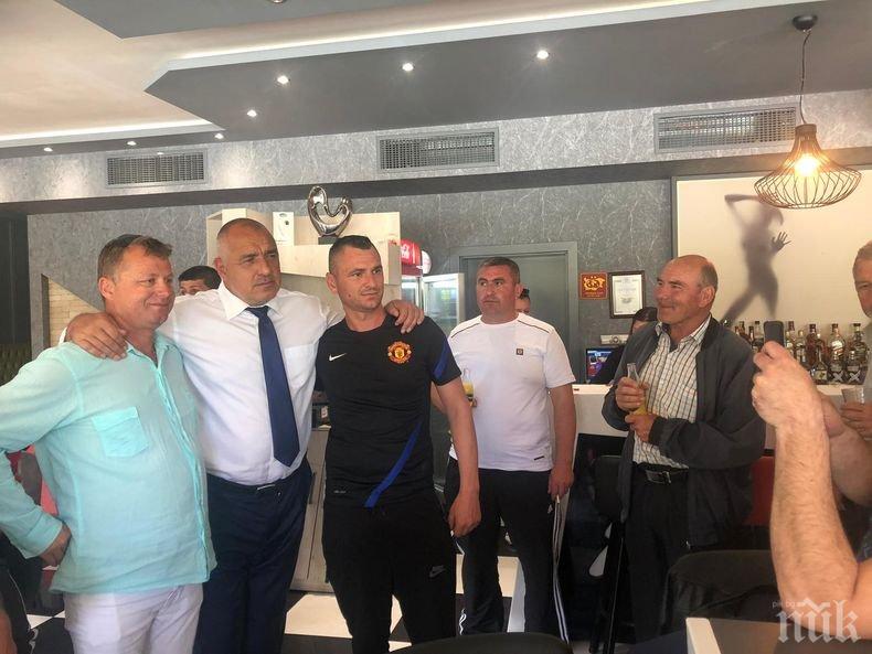 ПЪРВО В ПИК: Борисов се видя с хората в Кирково преди да посрещне Ципрас (СНИМКИ)