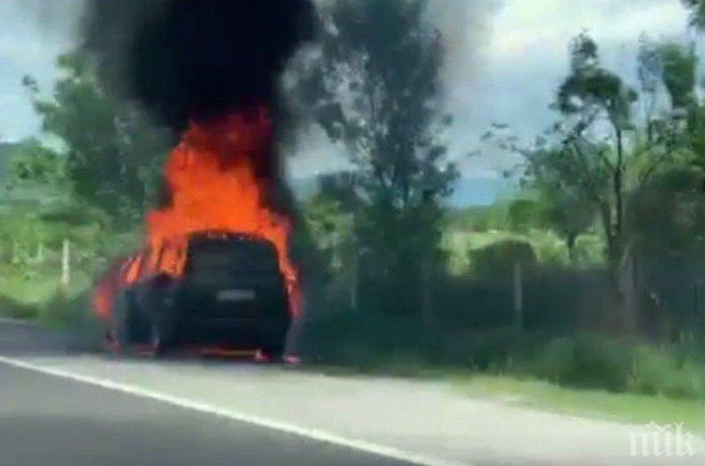 ОТ ПОСЛЕДНИТЕ МИНУТИ: Кола изгоря на магистрала Тракия (ВИДЕО)