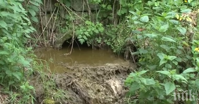 Река в Родопите потече кафява с гадна миризма