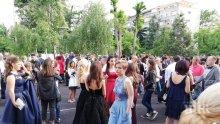 Двама от най-влиятелните мъже в Бургас изпратиха абитуриенти (СНИМКИ)