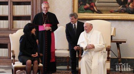 революционно папа франциск назначи жени важен орган ватикана