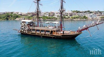 невиждана атракция акостира пристанището созопол снимки