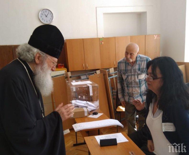 Патриарх Неофит гласува за Европейски парламент след Божествена литургия 