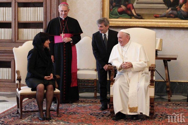 Революционно: Папа Франциск  назначи жени във важен орган на Ватикана