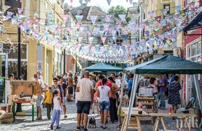 Сърцето на Пловдив отново окичено с шарени знаменца