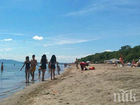 Бургазлии на плаж вместо пред урните (ТАБЛИЦА)