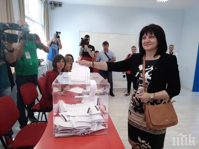 Караянчева заложи на „Европа на здравия разум” и предаде поздрави от папата