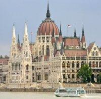 Корабче за разходка с 34 души на борда се преобърна в Будапеща