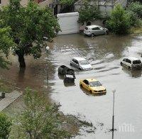 СЛЕД АДСКИЯ ПОРОЙ - Администрацията на Тотев към наводнените пловдивчани: Проявете търпение (СНИМКИ)