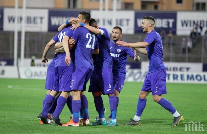 Рамбо надъха Етър преди битката с Левски (СНИМКА)