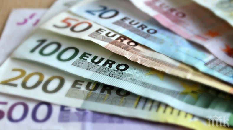 Еврото падна до 1,07 долара в междубанковата търговия