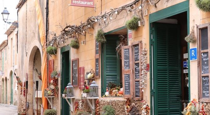 ЦИФРИТЕ ГОВОРЯТ: Все повече пътуваме в чужбина