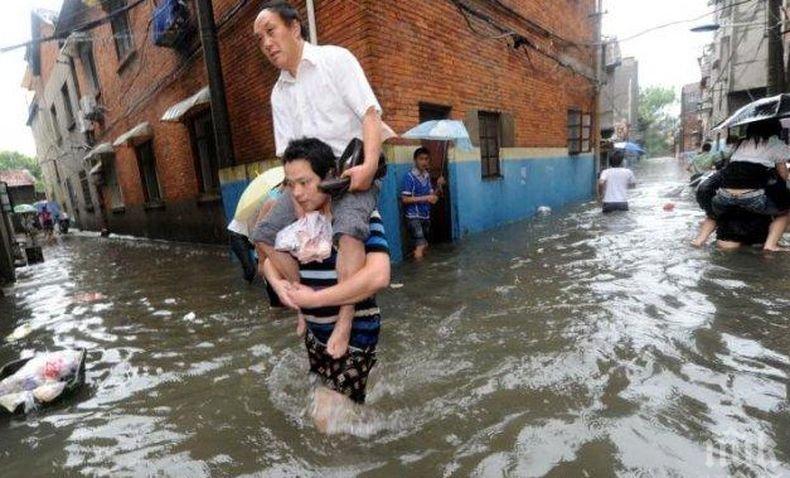 Най-малко 350 000 души са засегнати от наводненията в Южен Китай