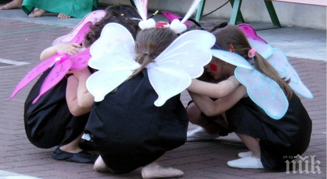 Детският фестивал Лачени обувки започна в Берковица