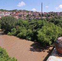 УЖАС: Янтра излезе от коритото си във Велико Търново