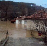 Къщи в Николаево наводнени заради пороя