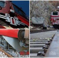 ИЗВЪНРЕДНО: Нощният влак Варна - София се удари в скали 