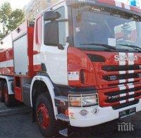 Пожар избухна в бистро в Бургас, огнеборец е пострадал