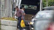 САМО В ПИК И "РЕТРО": Първанов си купува домати с охрана