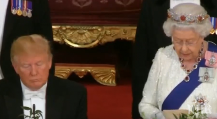 тръмп задряма време дългия тост кралица елизабет видео