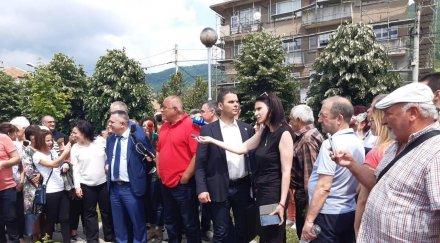 първо пик премиерът борисов проверява строителни обекти котел оркестър роми поздравиха батальонът строява обновена