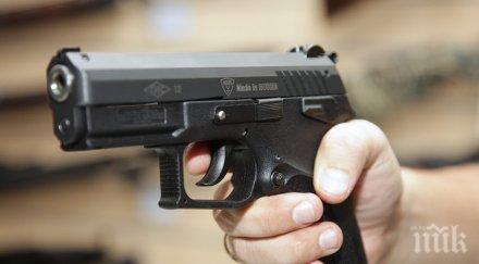 хулиган стресира младеж заплаши пластмасов пистолет