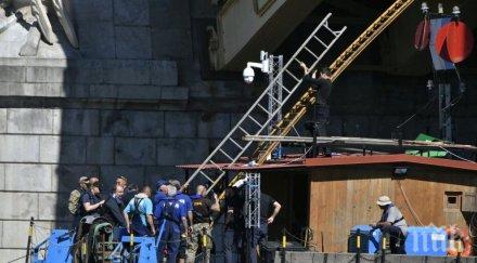 трагедията дунав правят нов опит изваждане телата потъналото секунди корабче снимки