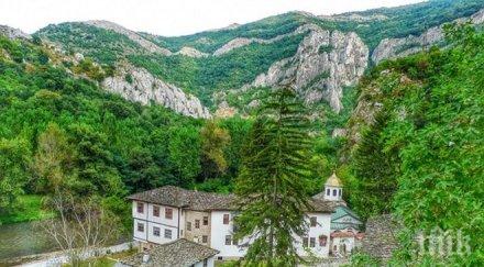 ренесанс възстановяват манастири врачанска епархия