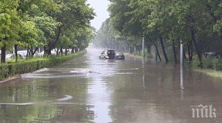 продължава разчистването дезинфекцията наводнените болници пловдив