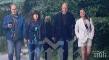 фото бомба пик цветанов потънал лукса артекс оставката утешава жена уволнената кумица ваня колева оставка давам апартамент папарашки снимки