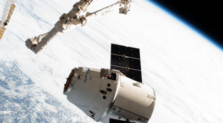 товарният космически кораб dragon приземи успешно тихия океан