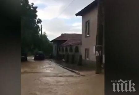 Ад в Ловешко след пороя - села са непроходими