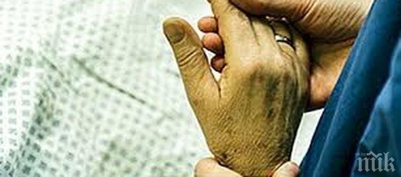 Ужасяващо: Британка смятала, че е бременна, но лекарите й казали, че има рак

 