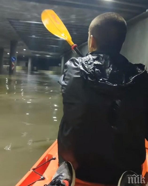 КУРИОЗ В ПЛОВДИВ: Футболисти на Ботев спасяват бедстващи хора с кану