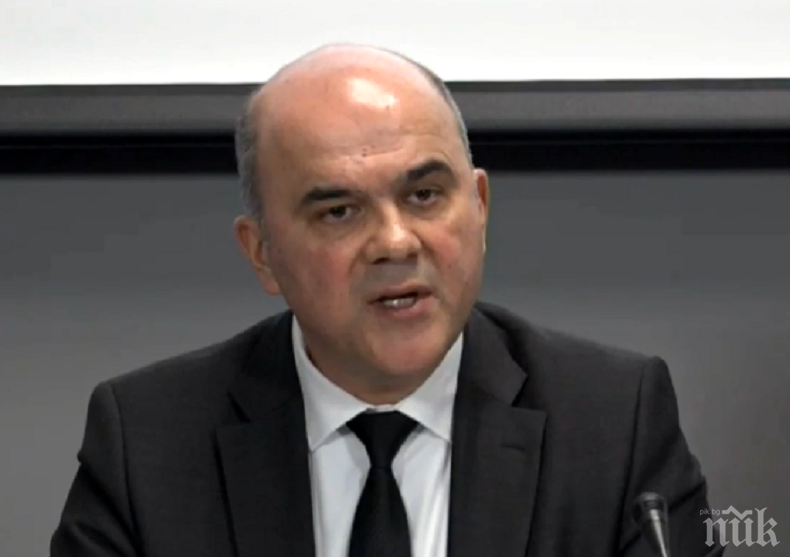 Вдигат социалната пенсия за старост от 1 юли