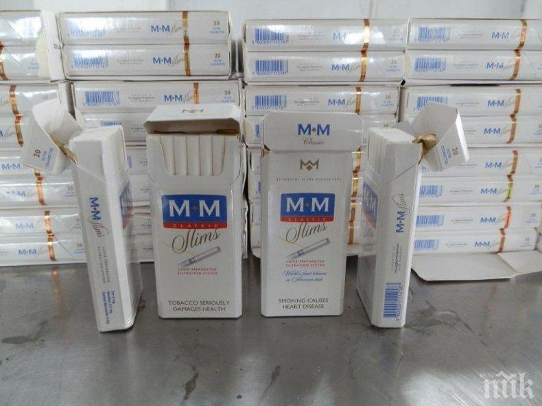 Митничари спипаха близо 1400 кутии цигари в тайник на кола с българска регистрация