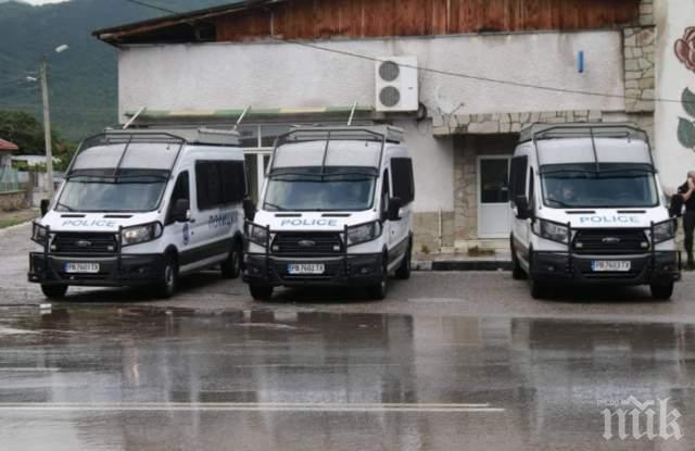 Нов протест в Кърнаре, жандармерия блокира селото (СНИМКИ)