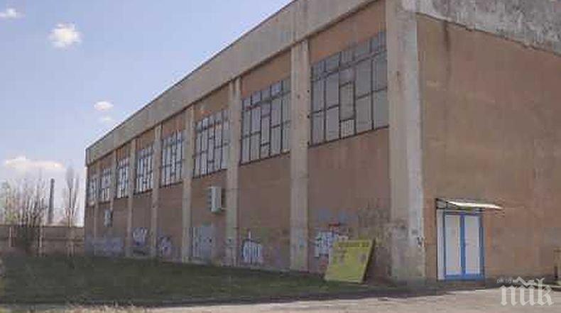 Започва ремонтът на волейболното хале във Враца (СНИМКА)