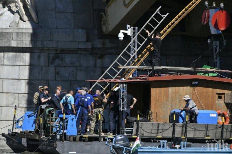 ТРАГЕДИЯТА В ДУНАВ: Правят нов опит за изваждане на телата от потъналото за секунди корабче (СНИМКИ)