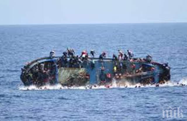 Лодка с мигранти се преобърна край Либия, търсят оцелели