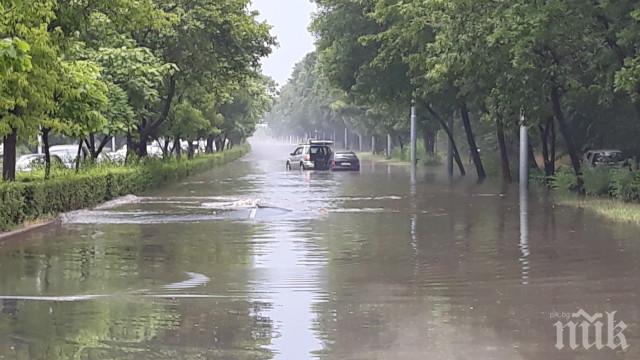 Продължава разчистването и дезинфекцията на наводнените болници в Пловдив