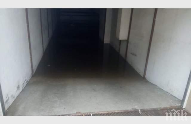 БЕДСТВИЕТО В ПЛОВДИВ: 2,5 м вода нахлу в гаражи, падат стени