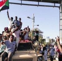 Великобритания евакуира служителите си от Судан