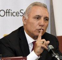 ЧЕРЕН ХУМОР: Стоичков се майтапи с 