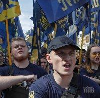 В УКРАЙНА СТАВА СТРАШНО: Националисти обсадиха къщата на Порошенко край Киев, искат той да бъде спешно арестуван