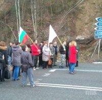 Жители на Калофер блокираха Подбалканския път