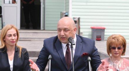 първо пик министър кралев стадион пазарджик патерици претърпял операция крака снимки