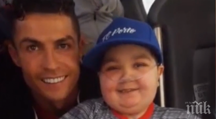 трогателно роналдо спря автобус прегърне момченце болно рак видео