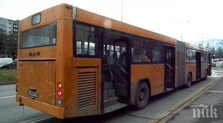 извънредно пик автобус спря рязко софия няколко пътници откарани болница
