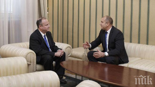 Президентът Радев удостоява Ерик Рубин с орден Стара планина